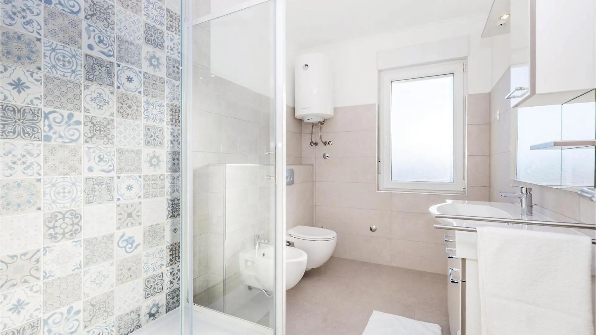 2 Bedroom Beautiful Apartment In 卡维勒 克罗地亚