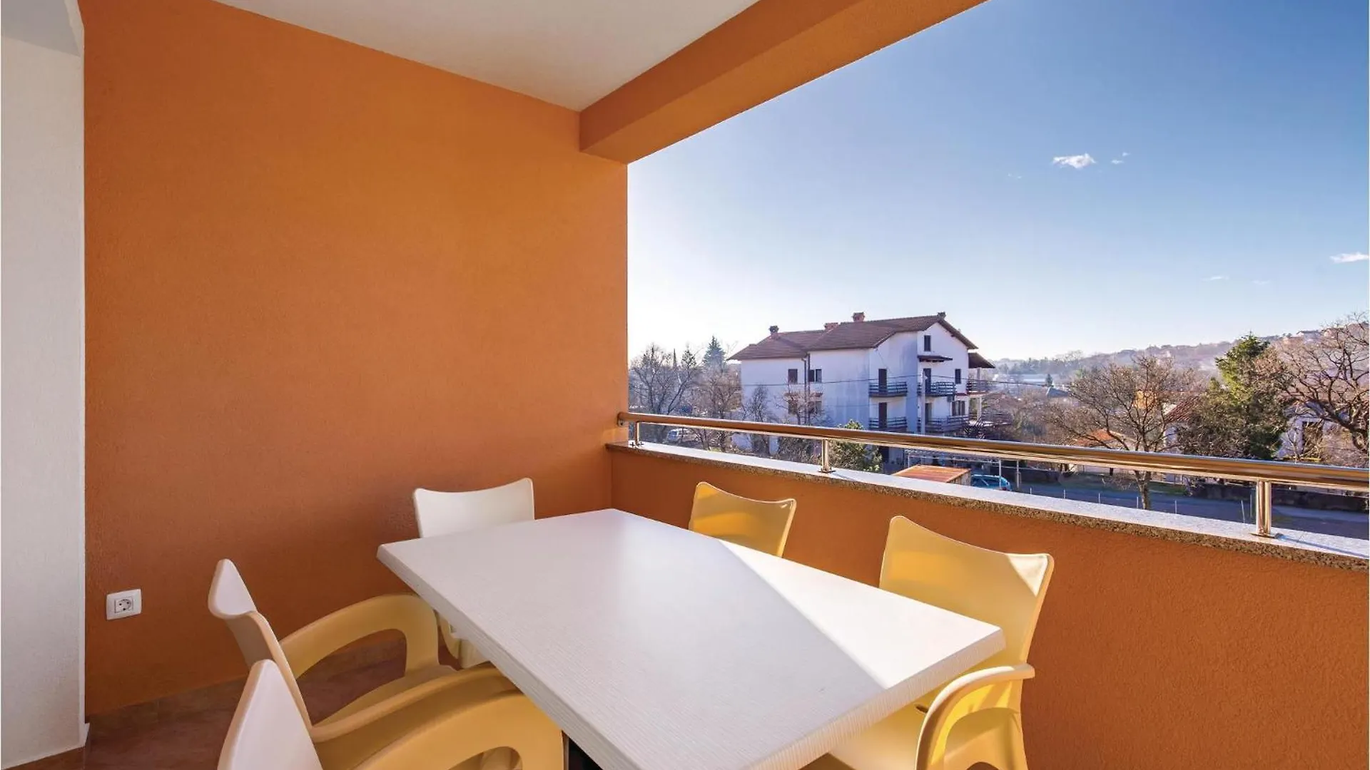 2 Bedroom Beautiful Apartment In 卡维勒 0*,