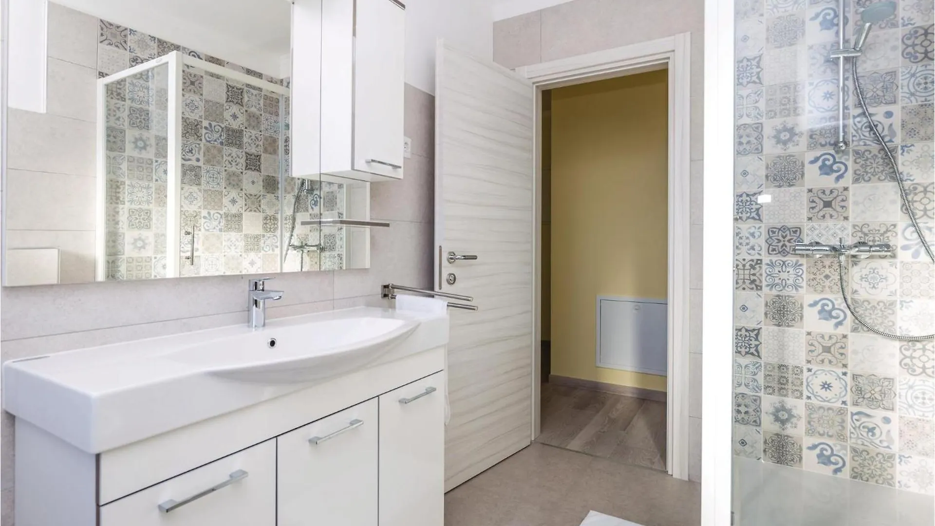 2 Bedroom Beautiful Apartment In 卡维勒