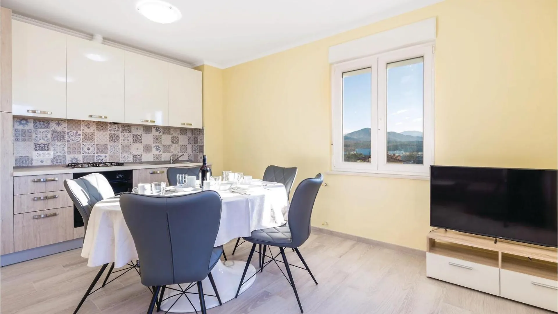 2 Bedroom Beautiful Apartment In Čavle