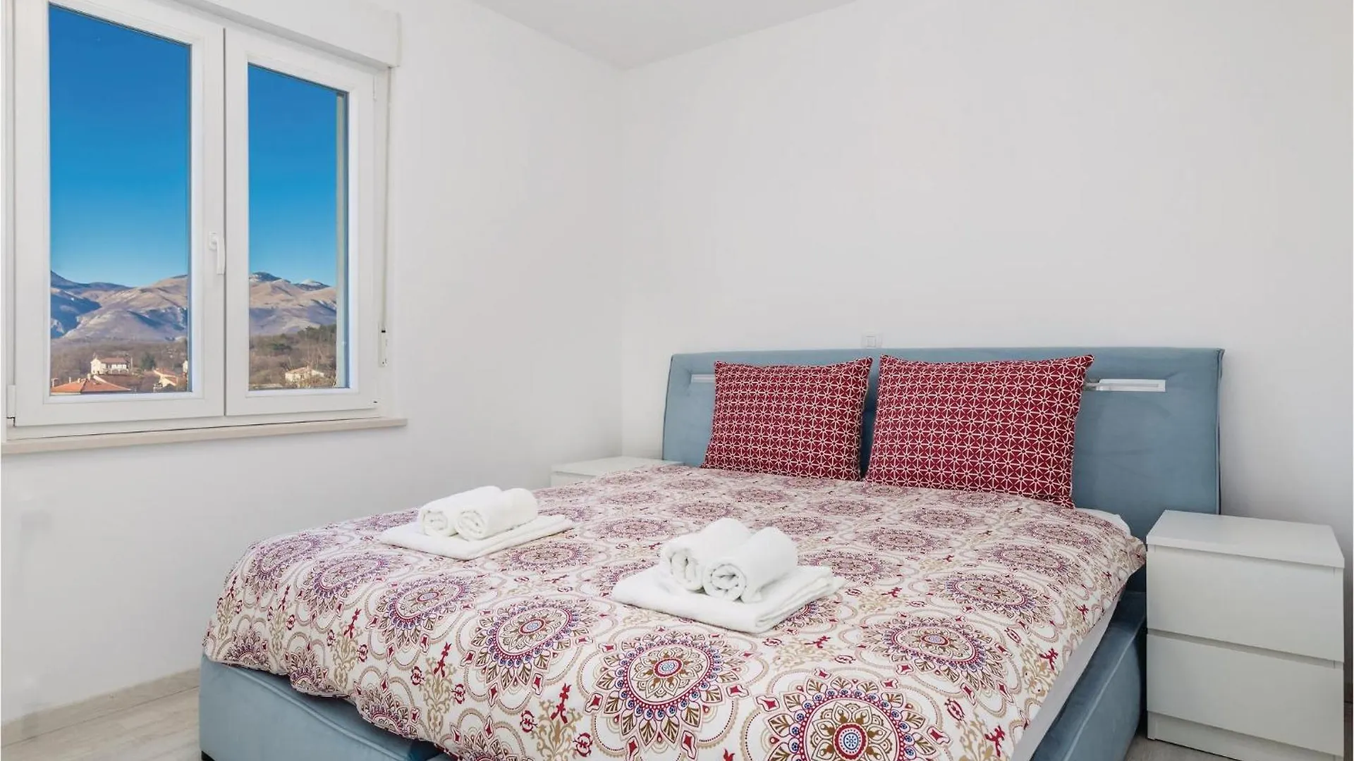 2 Bedroom Beautiful Apartment In 卡维勒